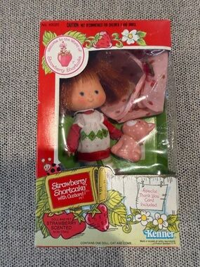 Kenner Strawberry Shortcake Doll in Red, Pink & Green Outfit